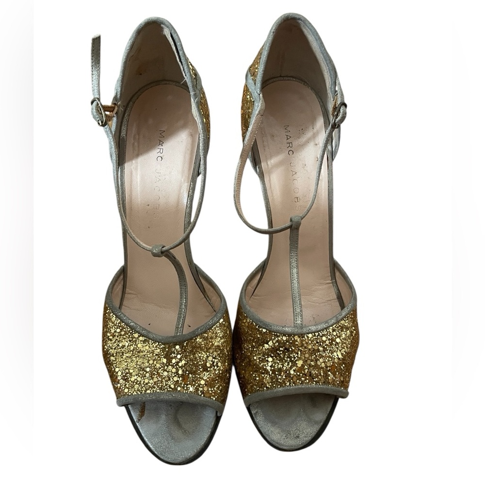 Marc Jacob’s Gold Glitter t-Strap heels. Size 40.
(US size 8.5 to size 9)